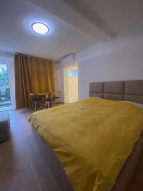 F's Apartments